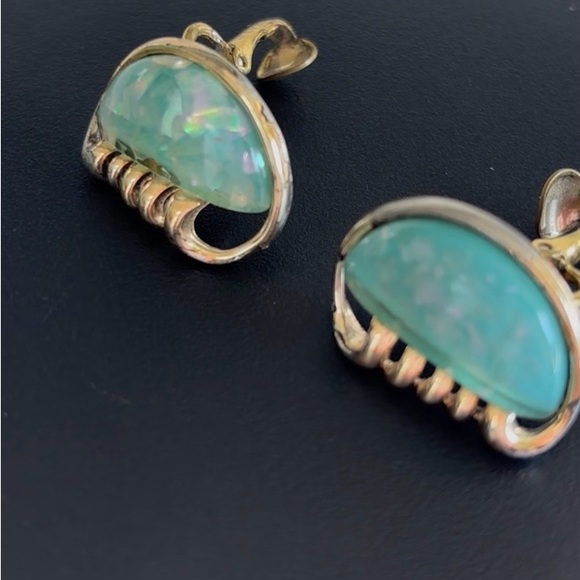 Vtg Retro Coro Earrings Green Confetti Lucite Moonstone Half Moon Silver Tone - Picture 2 of 9